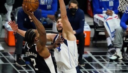 8868体育-一到季后赛就拉胯？莱昂纳德：不能因输球反应过度