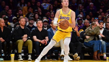 8868体育官网-加盟湖人，你终于打破射手不准的魔咒，东契奇老詹深度绑定搭档|肯纳德|马克|勒布朗·詹姆斯|杜克|富兰克林_新浪体育_新浪新闻