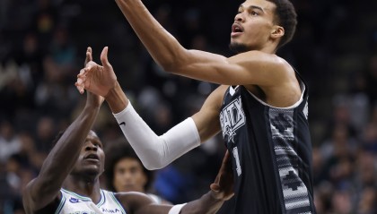 官方网站-美记：爱德华兹和文班亚马新生代佼佼者 两人都是未来名人堂成员